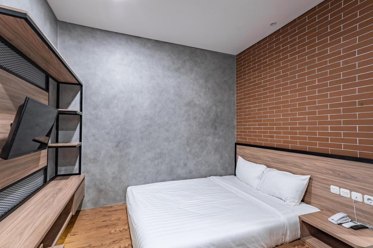 Hotel Loa Living Solo Baru à Grogol Extérieur photo